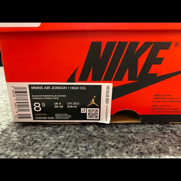 SOLD Retro Jordan 1 unc Chicago - Picture 3 of 3